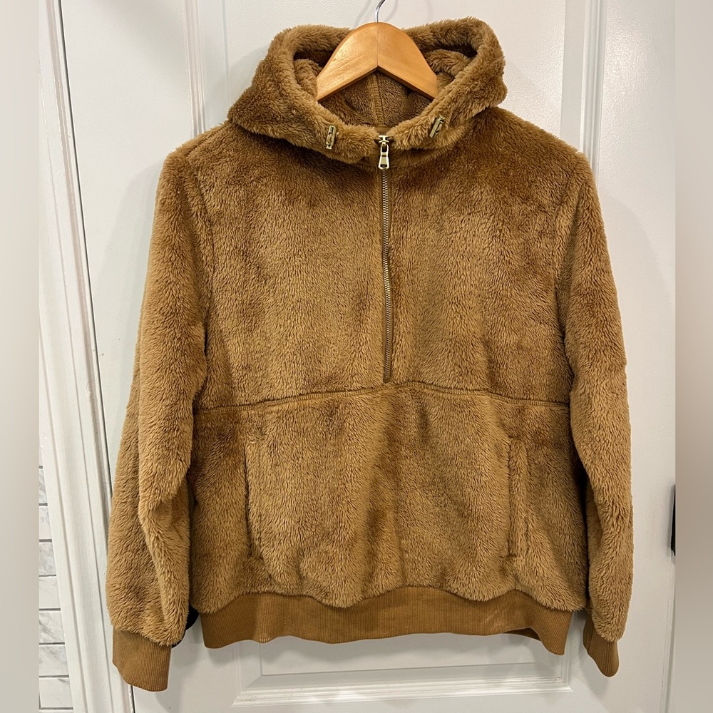 EUC OLD NAVY Women’s Fleece Hoodie. Like new. Size Small. Light brown & gold.